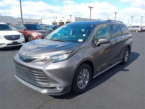 2021 Toyota Sienna XLE 8 Passenger