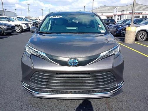2021 Toyota Sienna XLE 8 Passenger