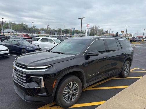 Mosaic Black 2025 Chevrolet Traverse LT