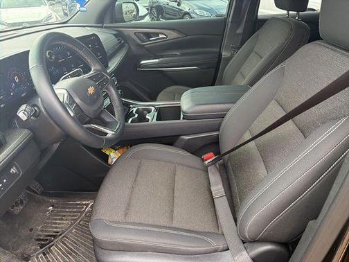 Mosaic Black 2025 Chevrolet Traverse LT