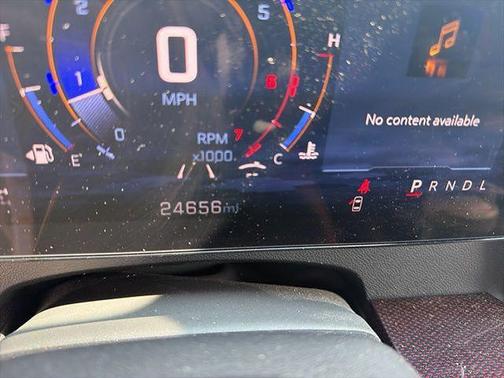 Iridescent Pearl Tricoat 2025 Chevrolet Traverse RS