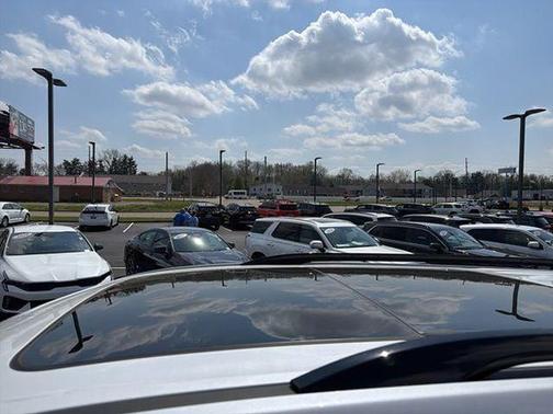 Iridescent Pearl Tricoat 2025 Chevrolet Traverse RS