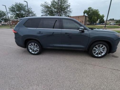 Cloud 2024 Toyota Grand Highlander Platinum
