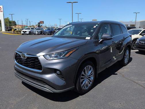Magnetic Gray Metallic 2022 Toyota Highlander Platinum