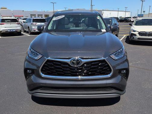 Magnetic Gray Metallic 2022 Toyota Highlander Platinum