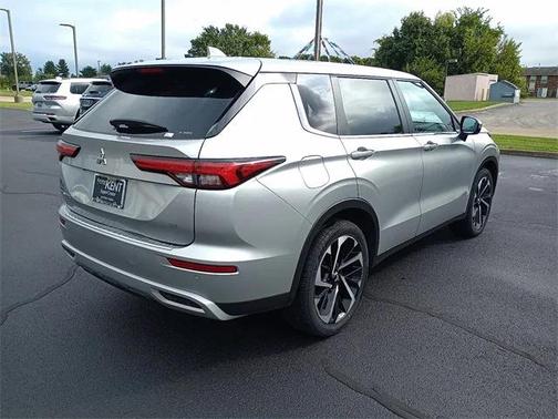 2022 Mitsubishi Outlander SE
