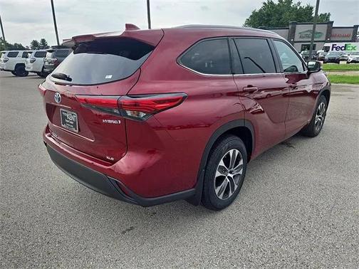 2022 Toyota Highlander Hybrid XLE