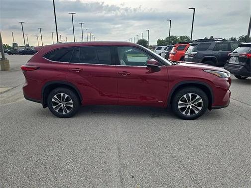 2022 Toyota Highlander Hybrid XLE
