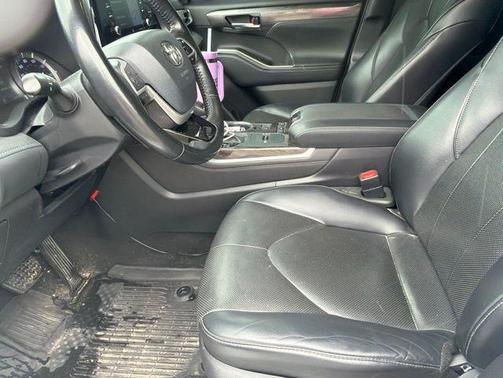 Wind Chill Pearl 2022 Toyota Highlander Limited