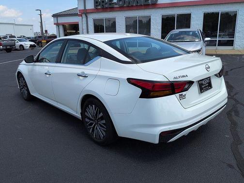 Glacier White 2025 Nissan Altima 2.5 SV