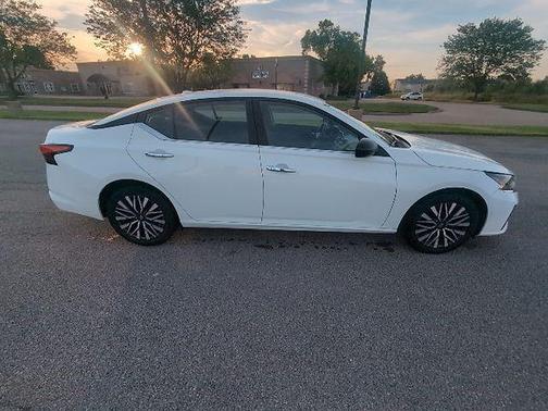 Glacier White 2025 Nissan Altima 2.5 SV