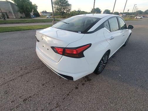 Glacier White 2025 Nissan Altima 2.5 SV
