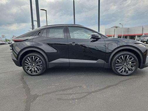 Midnight Black 2026 Toyota C-HR XSE