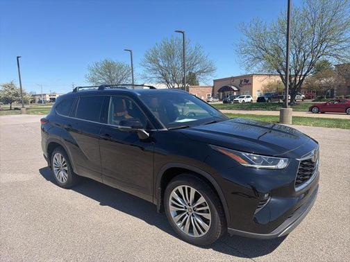 Midnight Black 2023 Toyota Highlander Platinum