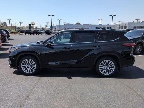 Midnight Black 2023 Toyota Highlander Platinum