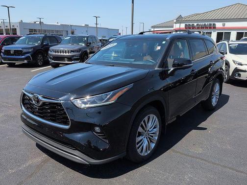 Midnight Black 2023 Toyota Highlander Platinum