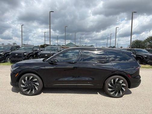 Infinite Black Metallic Clearcoat 2025 Lincoln Nautilus Reserve