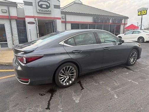 2025 Lexus ES 300h Luxury