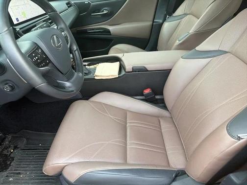 2025 Lexus ES 300h Luxury