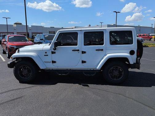 Bright White Clearcoat 2016 Jeep Wrangler Unlimited Sahara