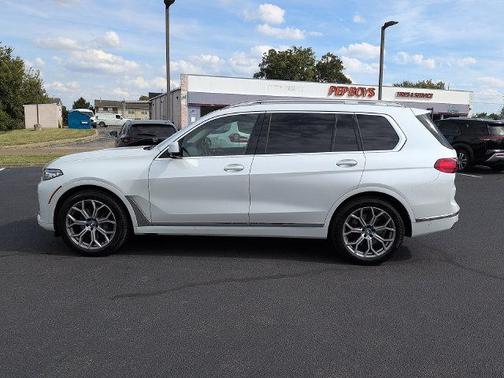 Mineral White Metallic 2022 BMW X7 xDrive40i
