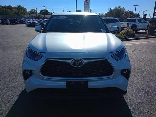 2024 Toyota Highlander LE