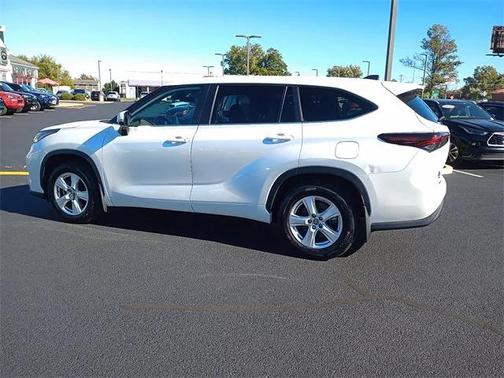 2024 Toyota Highlander LE