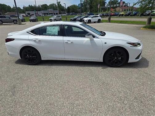 2025 Lexus ES 300h F SPORT Design