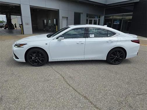 2025 Lexus ES 300h F SPORT Design