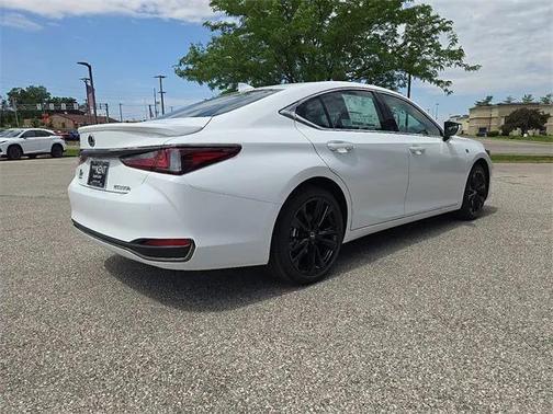 2025 Lexus ES 300h F SPORT Design