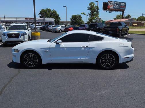Oxford White 2020 Ford Mustang GT Premium