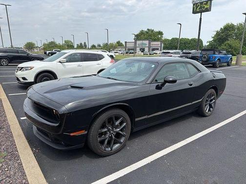 Pitch Black Clearcoat 2022 Dodge Challenger SXT