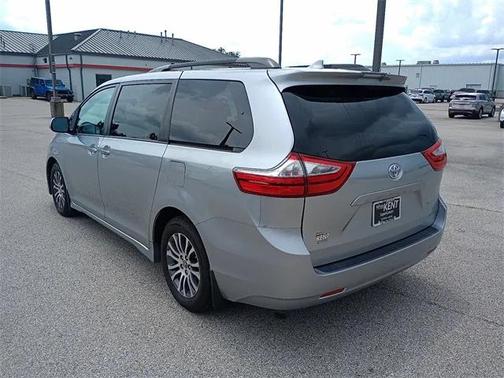 2018 Toyota Sienna XLE