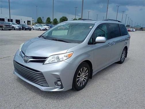 2018 Toyota Sienna XLE