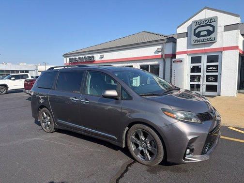 Predawn Gray Mica 2018 Toyota Sienna SE
