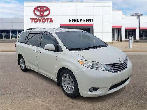 Blizzard Pearl 2017 Toyota Sienna XLE