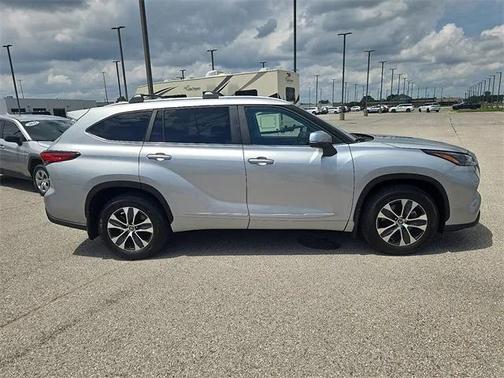 2023 Toyota Highlander Hybrid XLE