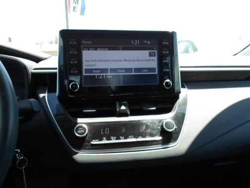 Photo 5 of 24 of 2020 Toyota Corolla LE