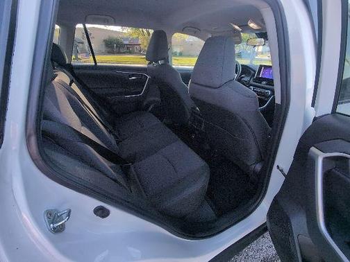 Ice 2024 Toyota RAV4 XLE