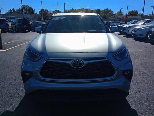 2025 Toyota Highlander LE