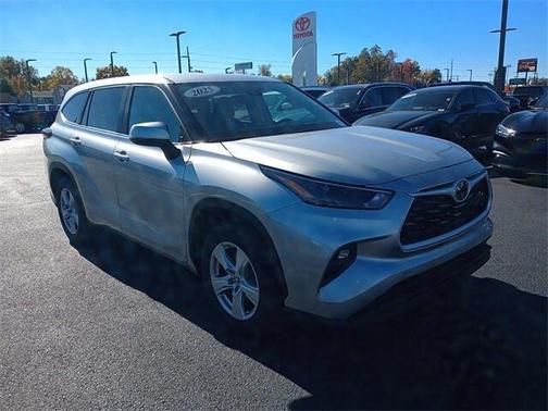 2025 Toyota Highlander LE