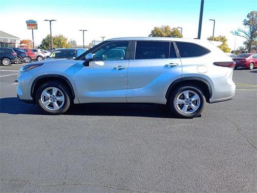 2025 Toyota Highlander LE