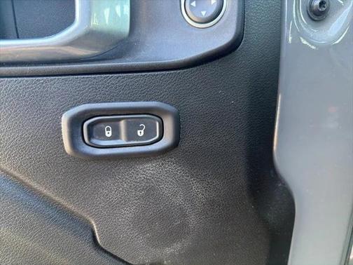 2021 Jeep Gladiator Willys 4x4