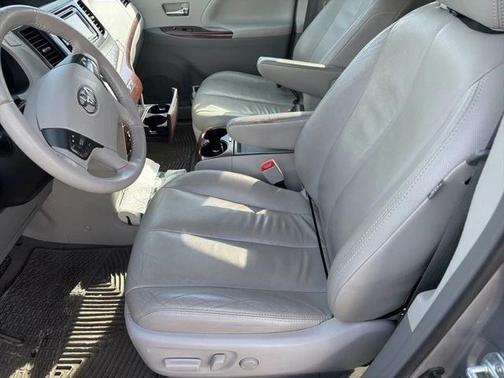 2013 Toyota Sienna XLE