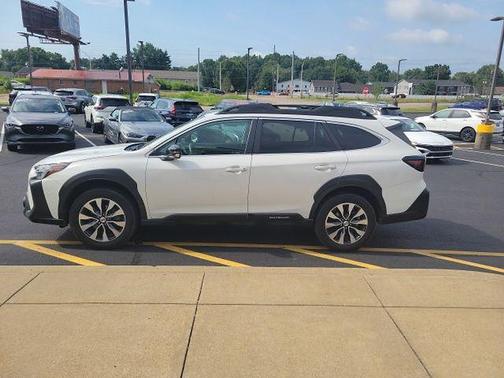 Crystal White Pearl 2025 Subaru Outback Limited