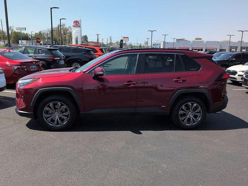 2022 Toyota RAV4 Hybrid XLE Premium