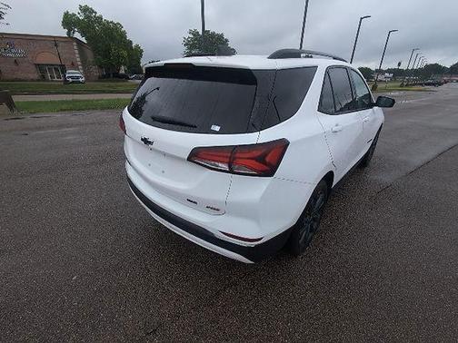 White 2022 Chevrolet Equinox RS