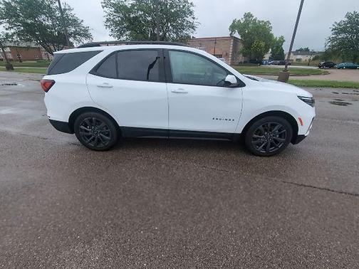 White 2022 Chevrolet Equinox RS