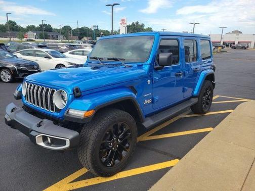 Hydro Blue Pearlcoat 2024 Jeep Wrangler 4-Door Sahara 4x4