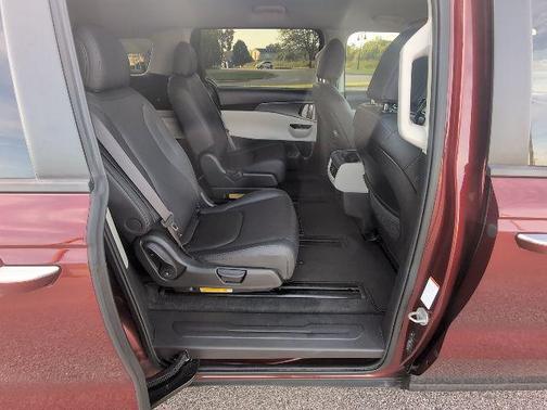 Flare Red 2024 Kia Carnival LX